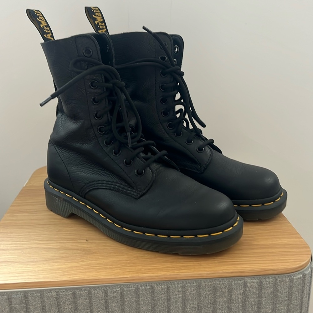 Dr. Martens 1490 Virginia Leather Boots